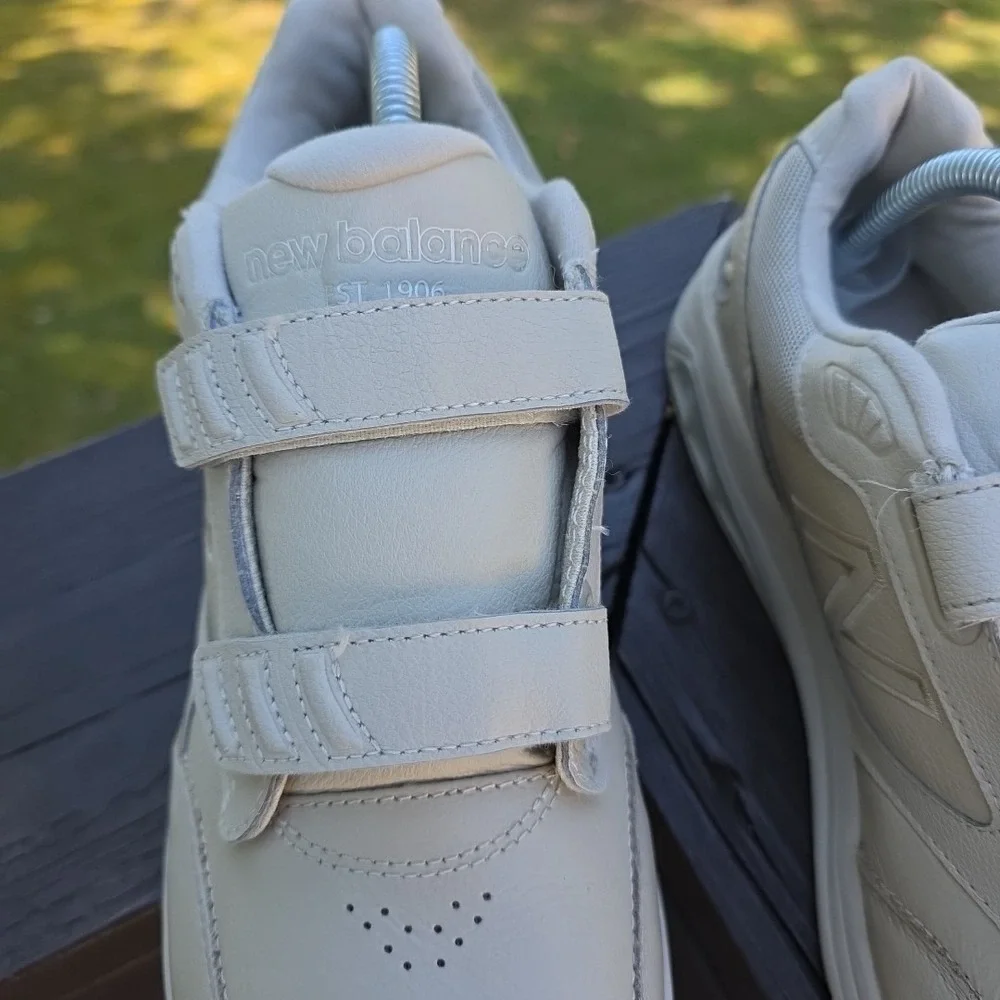 Size 8.5 - New Balance 928v3 Hook and Loop Bone‎